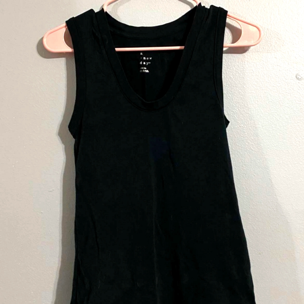 Black vneck tank